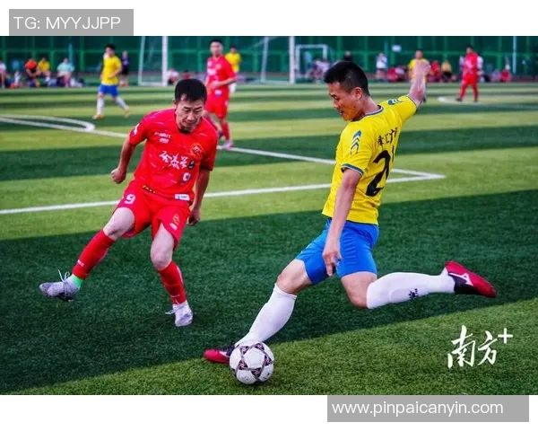 双脚均衡的足球明星如何在赛场上展现独特魅力与技术优势